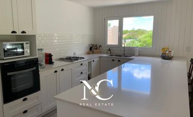 Casa en venta Costa Esmeralda con fondo libre