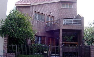 VENTA CASA 5 AMB 570 M2 COCHERA VALENTIN ALSINA LANUS