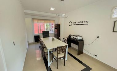 VENDO LOCAL/OFICINA A LA CALLE - IMPECABLE ESTADO - PATIO - ZONA PUNTA IGLESIA