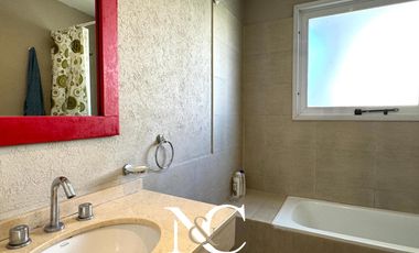 Casa en venta en Costa Esmeralda fondo cancha golf