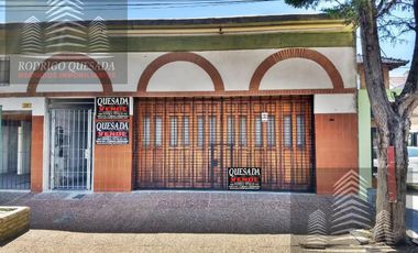 Local con espacio aéreo y plano aprobado para 4 unidades!!!