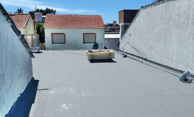 Local con espacio aéreo y plano aprobado para 4 unidades!!!