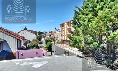 Local con espacio aéreo y plano aprobado para 4 unidades!!!