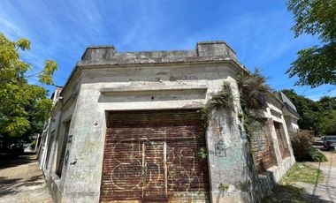 Local en  venta a reciclar con baño - Sarandí
