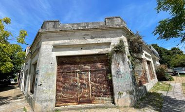 Local en  venta a reciclar con baño - Sarandí