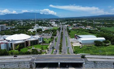 Nueva y amplia bodega en renta en excelente zona comercial de la ciudad de Colim