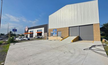 Nueva y amplia bodega en renta en excelente zona comercial de la ciudad de Colim