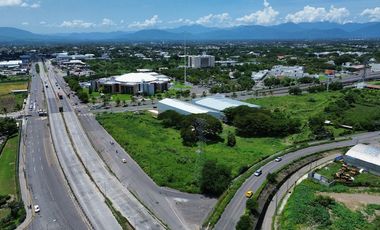 Nueva y amplia bodega en renta en excelente zona comercial de la ciudad de Colim