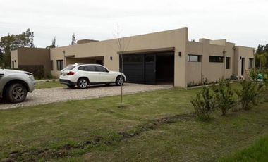 AREA 60-LA VICTORIA POLO COUNTRY CLUB-EXCELENTE CASA ESTRENAR