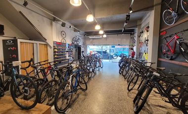 oportunidad de inversión! Este local de 416m2 - Morón