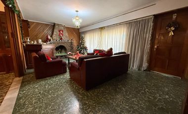 Venta - Casa 3 dormitorios con cochera doble