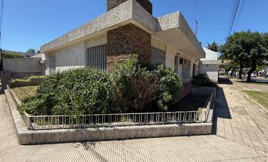 Venta - Casa 3 dormitorios con cochera doble