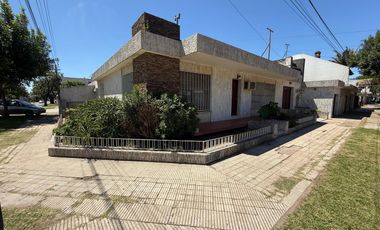 Venta - Casa 3 dormitorios con cochera doble