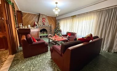 Venta - Casa 3 dormitorios con cochera doble