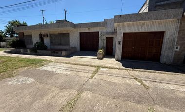 Venta - Casa 3 dormitorios con cochera doble