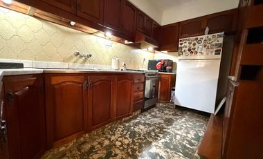 Venta - Casa 3 dormitorios con cochera doble