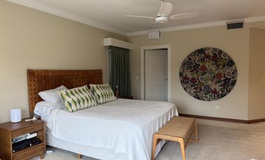 Casa en venta desarrollada sobre doble lote