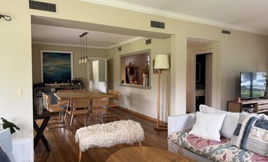 Casa en venta desarrollada sobre doble lote