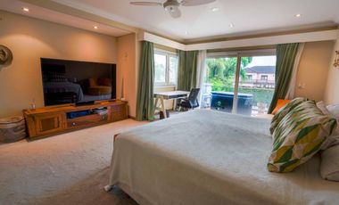 Casa en venta desarrollada sobre doble lote