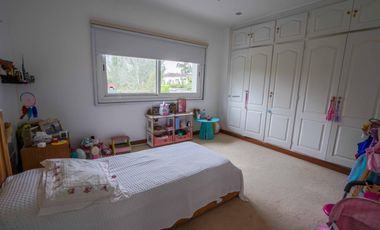 Casa en venta desarrollada sobre doble lote