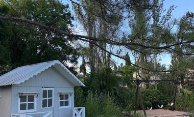 Casa en venta desarrollada sobre doble lote