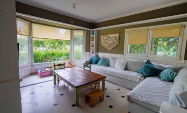 Casa en venta desarrollada sobre doble lote