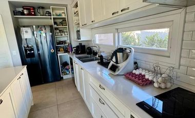 Casa en venta - 4 Dormitorios 4 Baños - Pilar