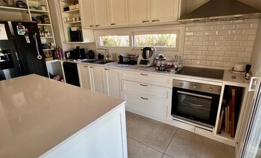 Casa en venta - 4 Dormitorios 4 Baños - Pilar