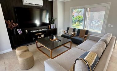 Casa en venta - 4 Dormitorios 4 Baños - Pilar