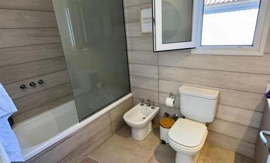 Casa en venta - 4 Dormitorios 4 Baños - Pilar