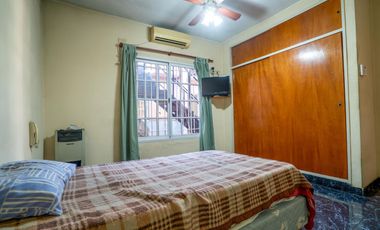 Galpón de 300m2 con dos departamentos de 65m2 c/u en Rotonda de Bajo Boulogne