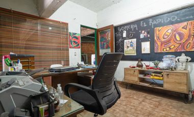 Galpón de 300m2 con dos departamentos de 65m2 c/u en Rotonda de Bajo Boulogne