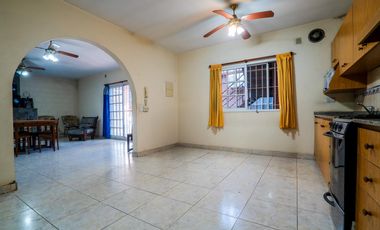 Galpón de 300m2 con dos departamentos de 65m2 c/u en Rotonda de Bajo Boulogne