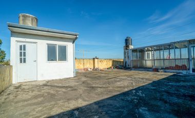 Galpón de 300m2 con dos departamentos de 65m2 c/u en Rotonda de Bajo Boulogne