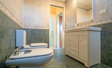 Galpón de 300m2 con dos departamentos de 65m2 c/u en Rotonda de Bajo Boulogne