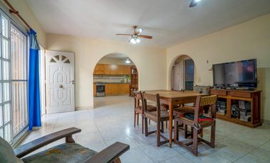 Galpón de 300m2 con dos departamentos de 65m2 c/u en Rotonda de Bajo Boulogne