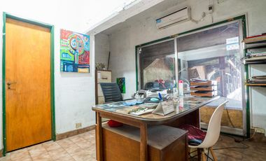 Galpón de 300m2 con dos departamentos de 65m2 c/u en Rotonda de Bajo Boulogne