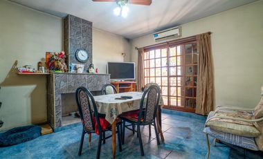 Galpón de 300m2 con dos departamentos de 65m2 c/u en Rotonda de Bajo Boulogne