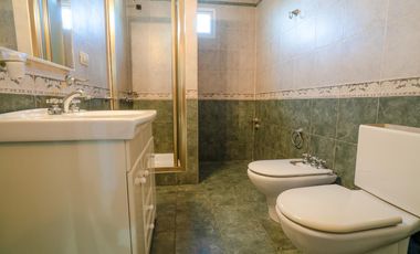 Galpón de 300m2 con dos departamentos de 65m2 c/u en Rotonda de Bajo Boulogne