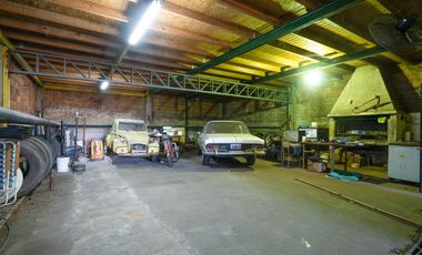 Galpón de 300m2 con dos departamentos de 65m2 c/u en Rotonda de Bajo Boulogne