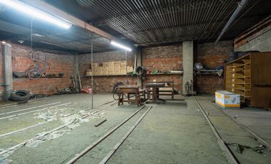 Galpón de 300m2 con dos departamentos de 65m2 c/u en Rotonda de Bajo Boulogne