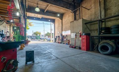 Galpón de 300m2 con dos departamentos de 65m2 c/u en Rotonda de Bajo Boulogne