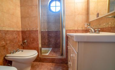 Galpón de 300m2 con dos departamentos de 65m2 c/u en Rotonda de Bajo Boulogne