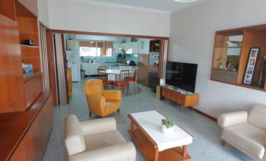 Departamento con 3 dormitorios en Turdera y un taller de trabajo, Lote en 