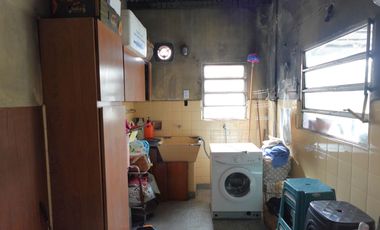 Departamento con 3 dormitorios en Turdera y un taller de trabajo, Lote en 