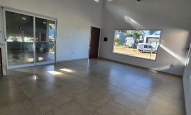 Casa en venta - 3 Dormitorios 2 Baños - Costa del Este