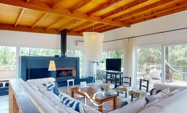 Casa en venta en Costa Esmeralda, barrio residencial