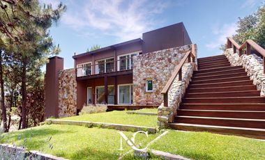 Casa en venta en Costa Esmeralda, barrio residencial