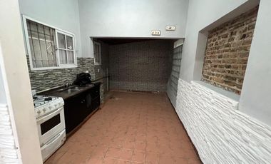 Hipólito Yrigoyen al 3900. PH en Lanús Oeste