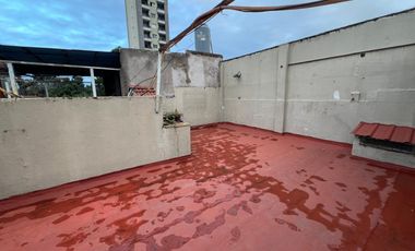 Hipólito Yrigoyen al 3900. PH en Lanús Oeste